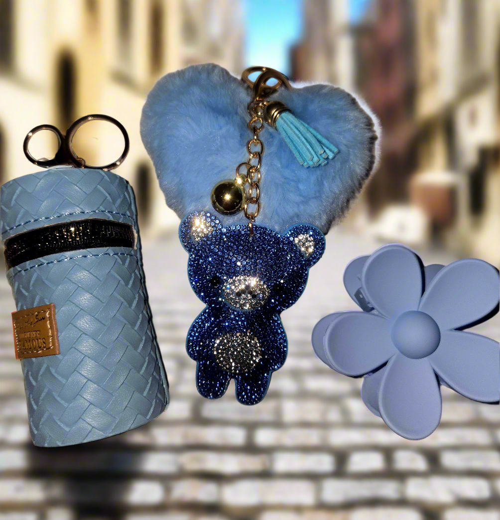 BLING BEAR KEYCHAIN SET. TRENDY FASHION ACCESSORIES ✨️