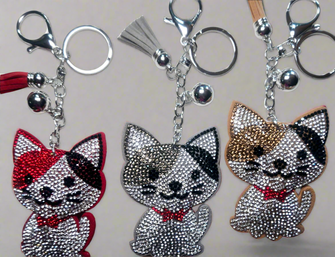 BLING BEAR KEYCHAINS HUGE HEART POMPOM, Tassel keychain plus 🎁