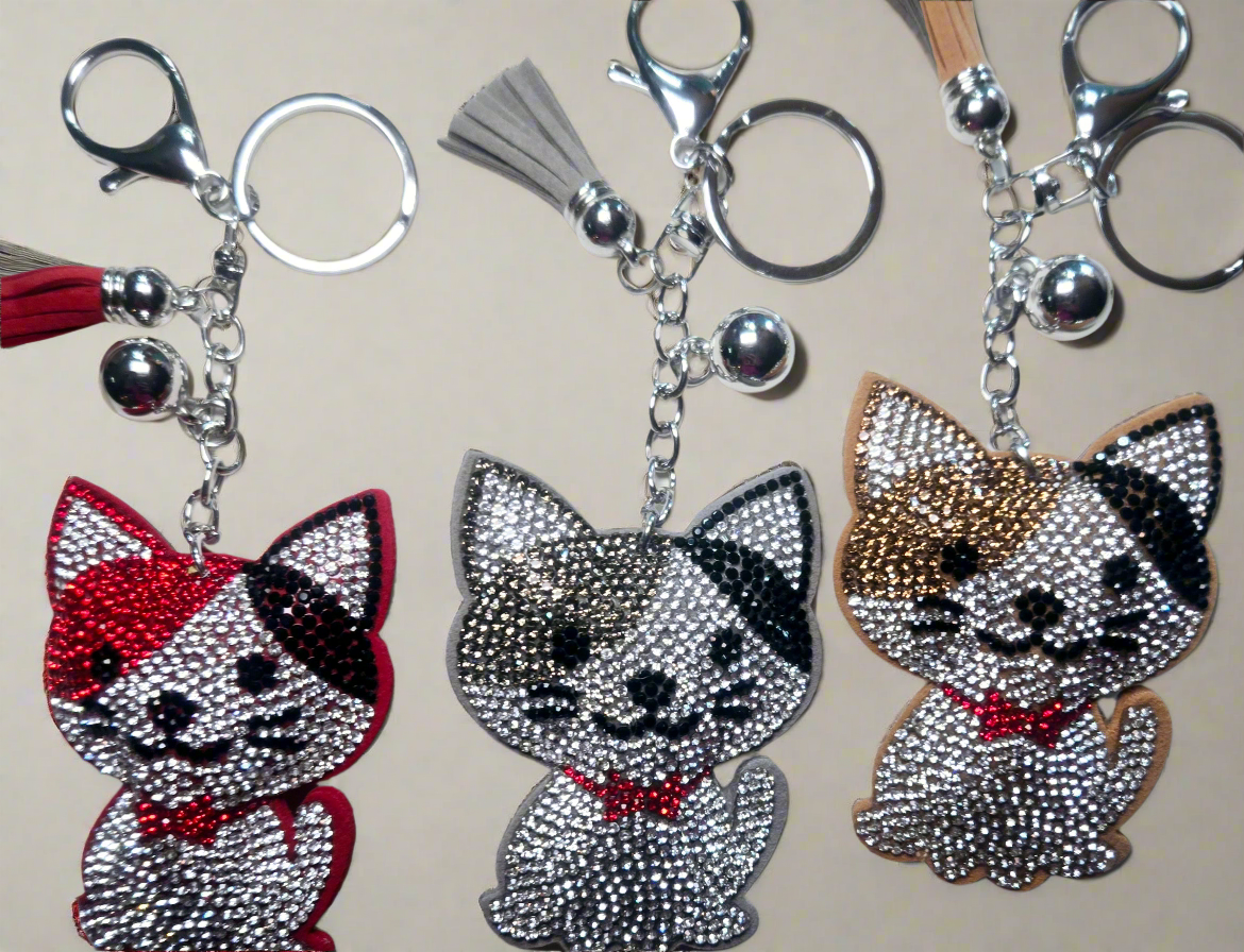 BLING BEAR KEYCHAINS HUGE HEART POMPOM, Tassel keychain plus 🎁